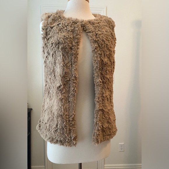 Dylan Faux Fur Vest - Picture 4 of 7
